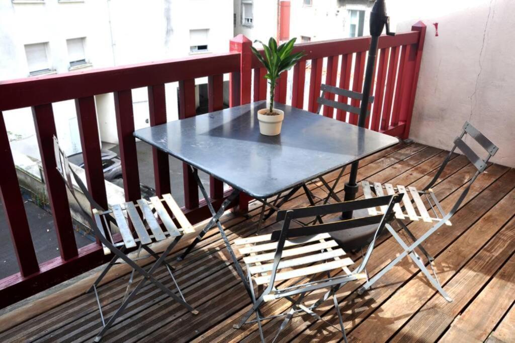 Duplex Avec Belle Terasse Au Centre De Bayonne Apartment Luaran gambar