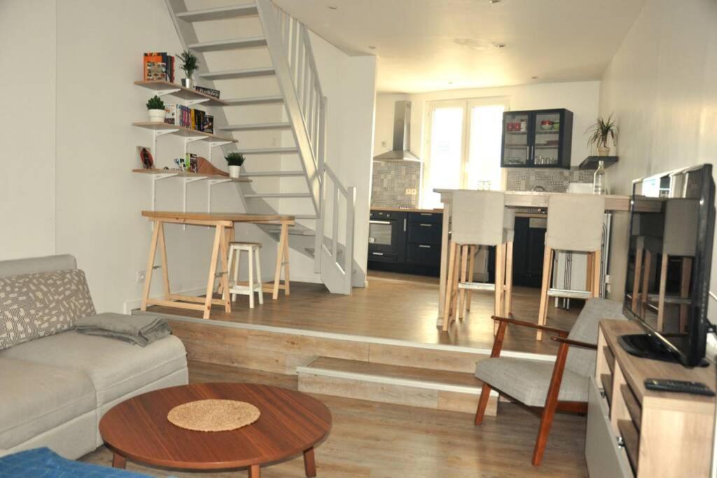 Duplex Avec Belle Terasse Au Centre De Bayonne Apartment Luaran gambar
