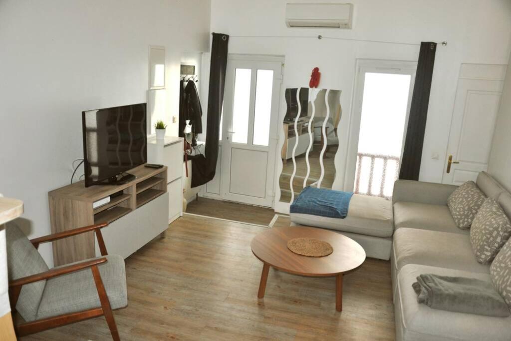 Duplex Avec Belle Terasse Au Centre De Bayonne Apartment Luaran gambar